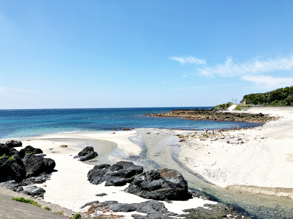 中間浜の砂浜