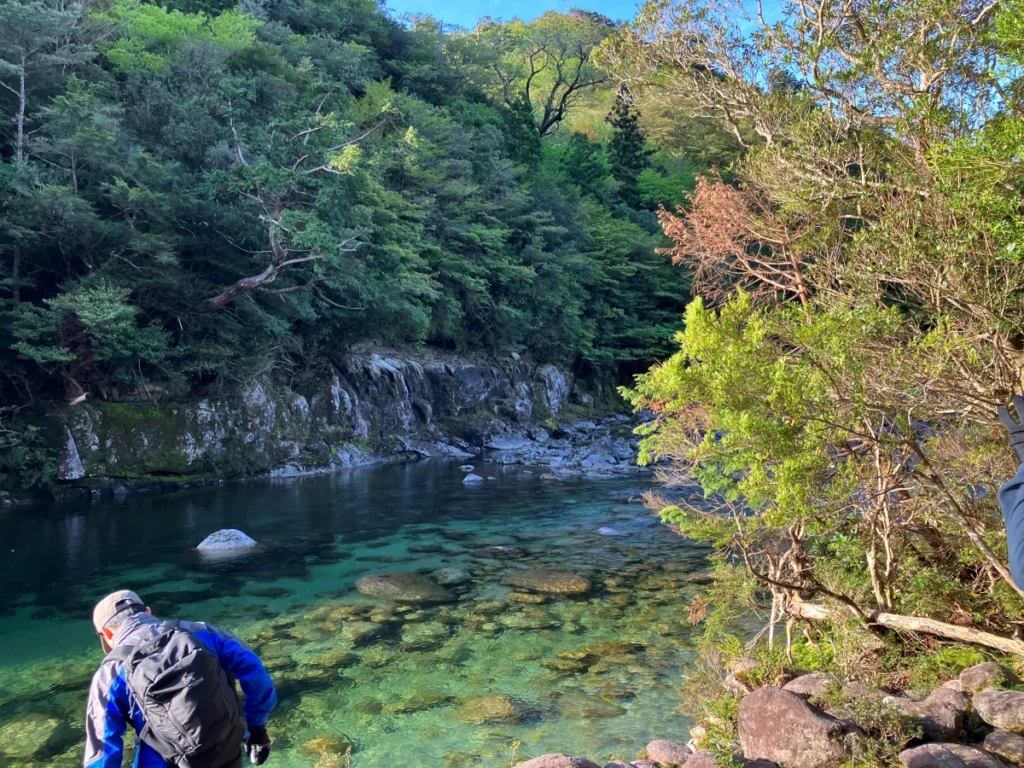 安房川のほとりへ_縄文杉トレッキング